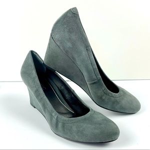 Vionic Camden wedge in grey suede